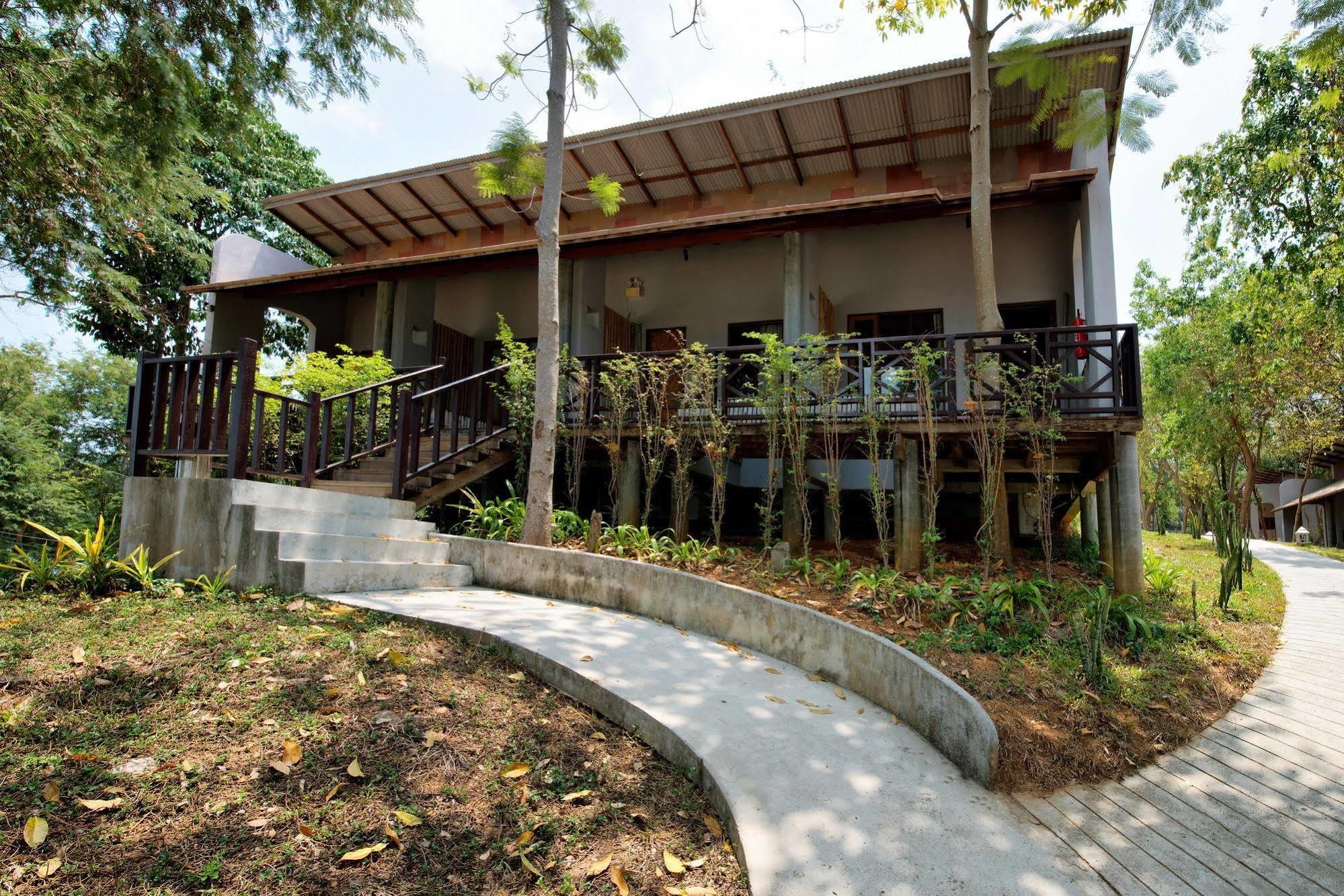 Bar And Bed Resort @ Samed Koh Samet Exterior photo